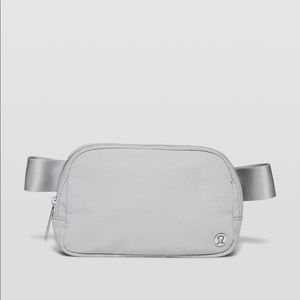 Lululemon Everywhere Belt Bag - Seal Gray